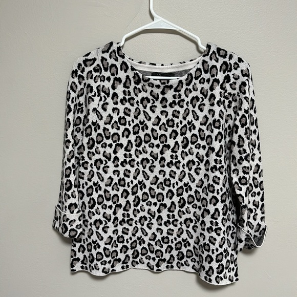 TAHARI Long Sleeve Shirt Women's Small S Leopard Cheetah Animal Print Soft Thick - Picture 1 of 8